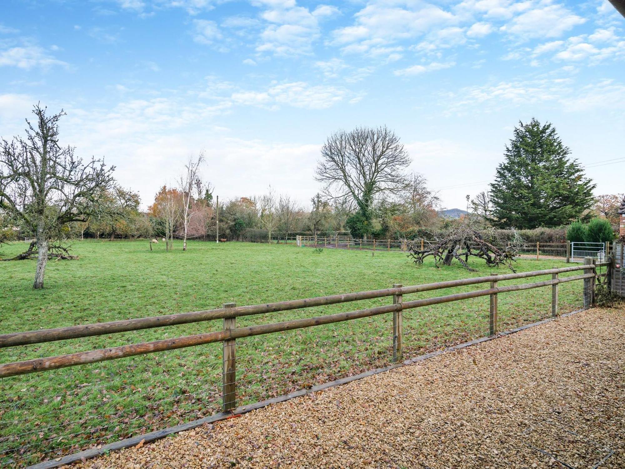 Paddock Barn * North Nibley